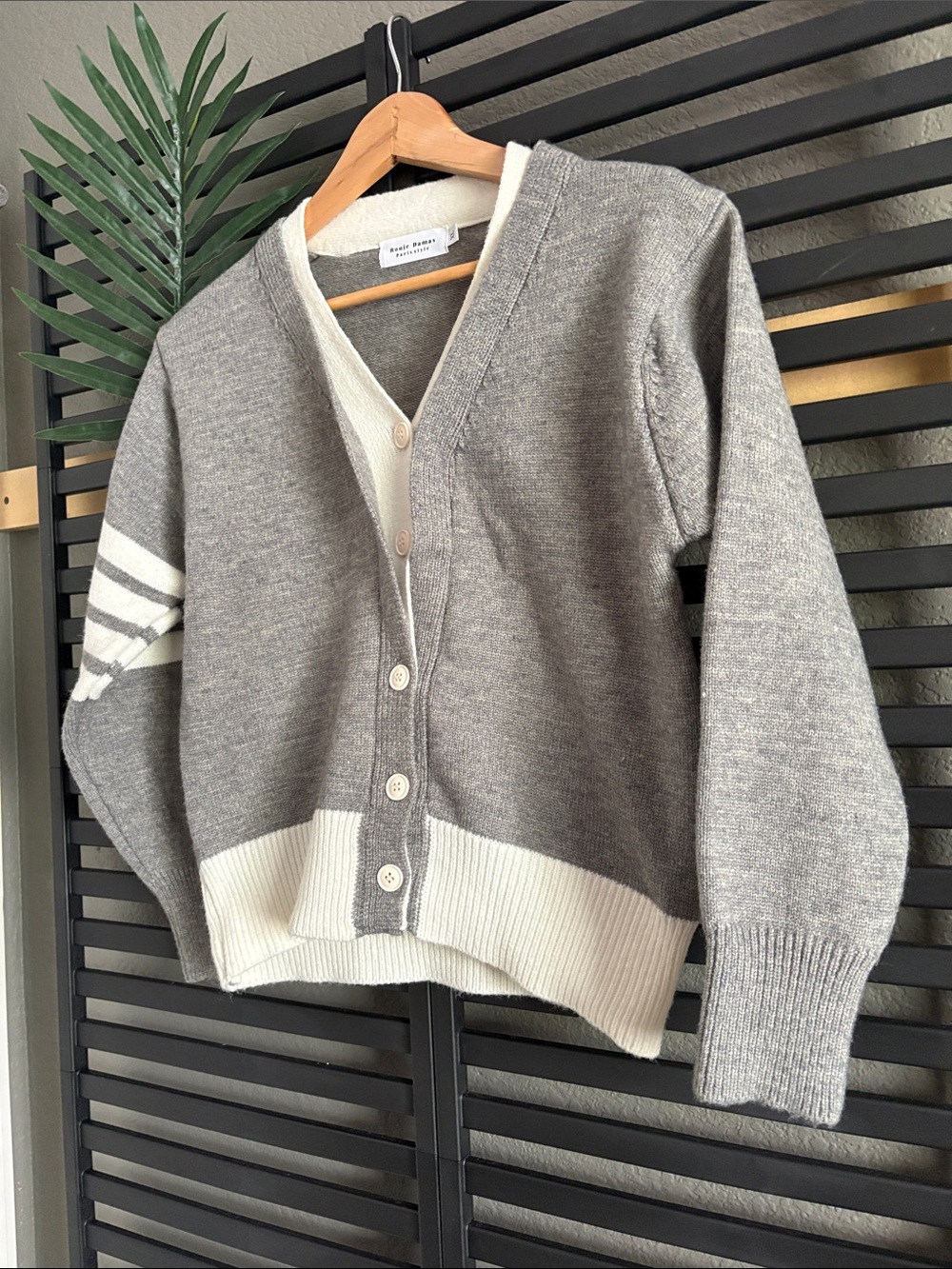 Rouje Gray and Cream V‑Neck Button Cardigan